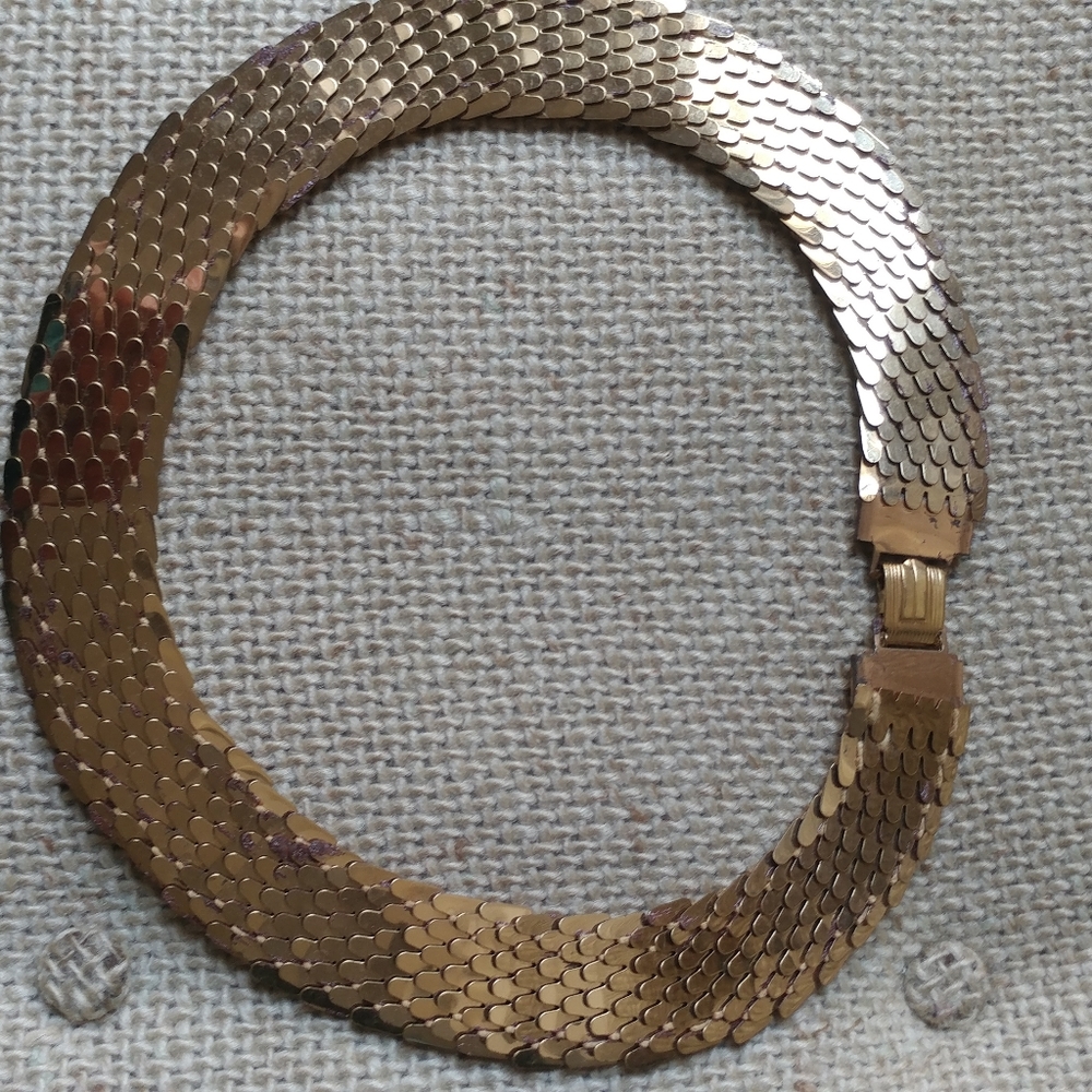 Vintage gold toned necklace